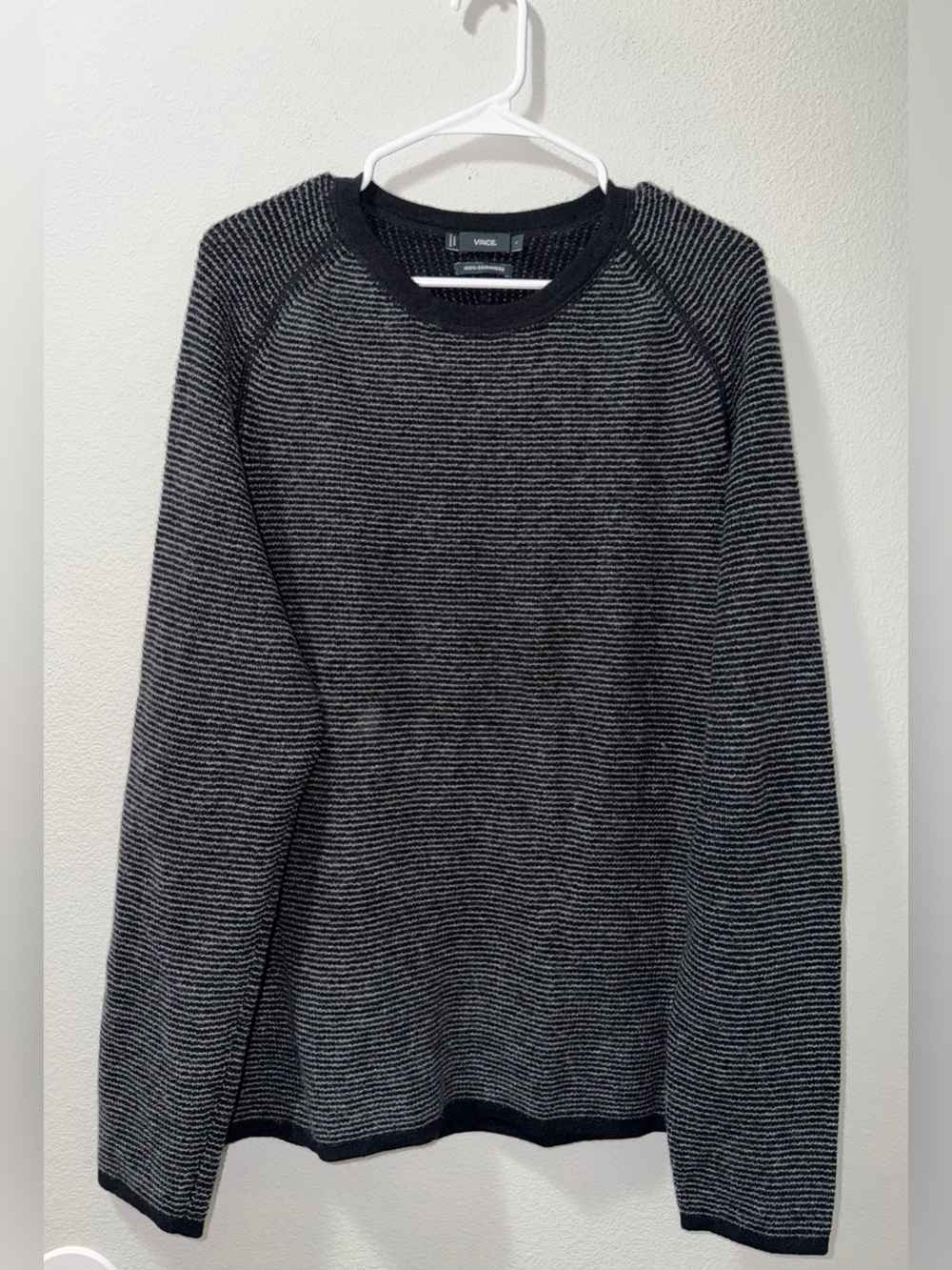 Men’s VINCE 100% CASHMERE CREWNECK SWEATER Black Soft Large Quiet Luxury Preppy